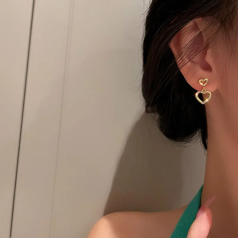 Elegant Double Heart Stud Earrings Women's Korean Style Fashion Jewelry Simple Vintage High-End Feelings Popular Online