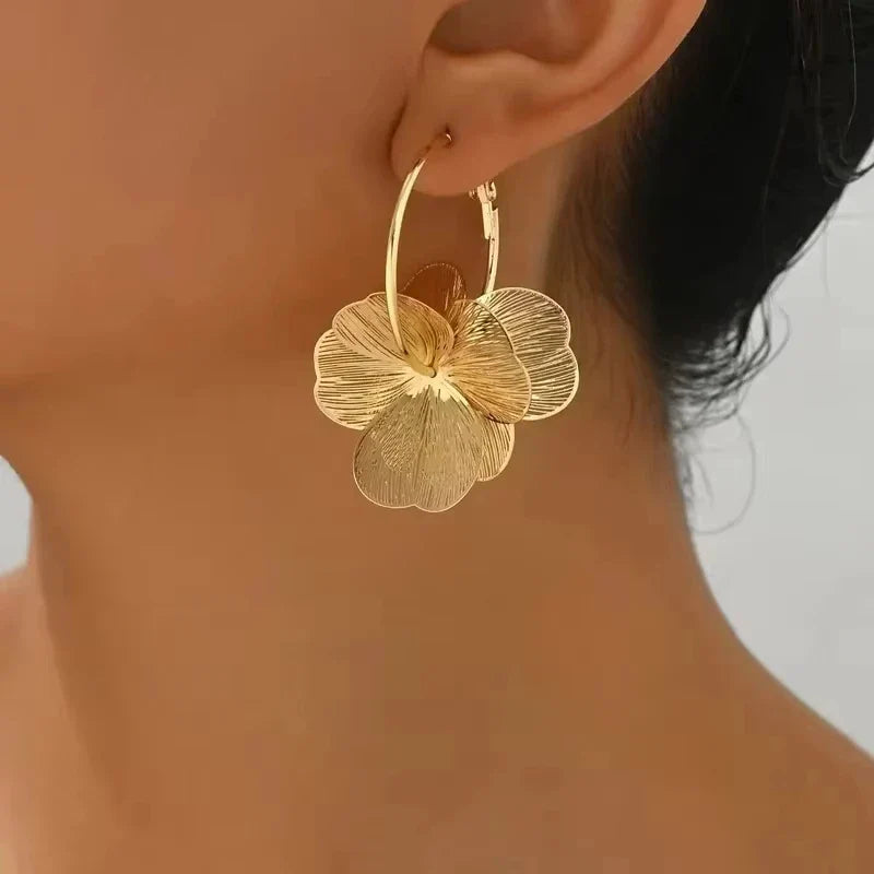 Exquisite Butterfly Flower Pendant Earrings Golden Vintage Earring Fashion Wedding Party Jewelry Accessories