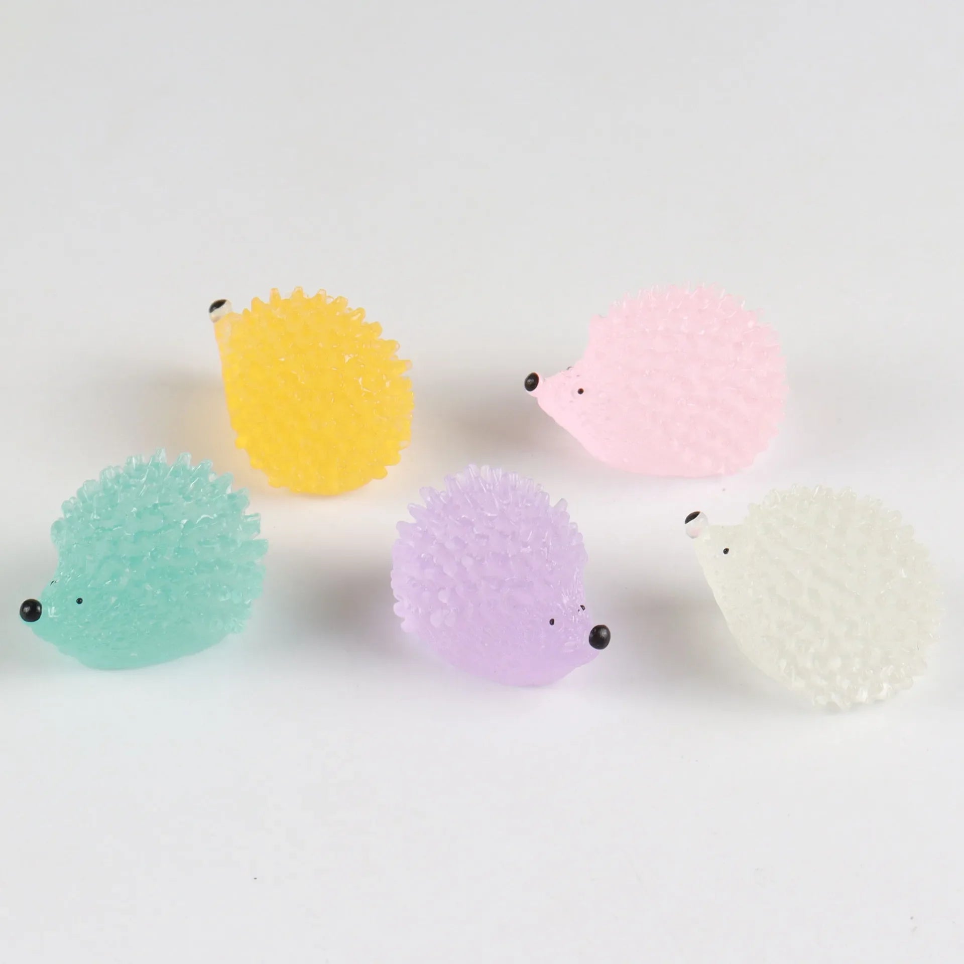 10/100PC Luminous Mini Resin Hedgehogs Figures Glow in The Dark Tiny Resin Hedgehogsfor Dollhouse Micro Landscape DIY Home Decor