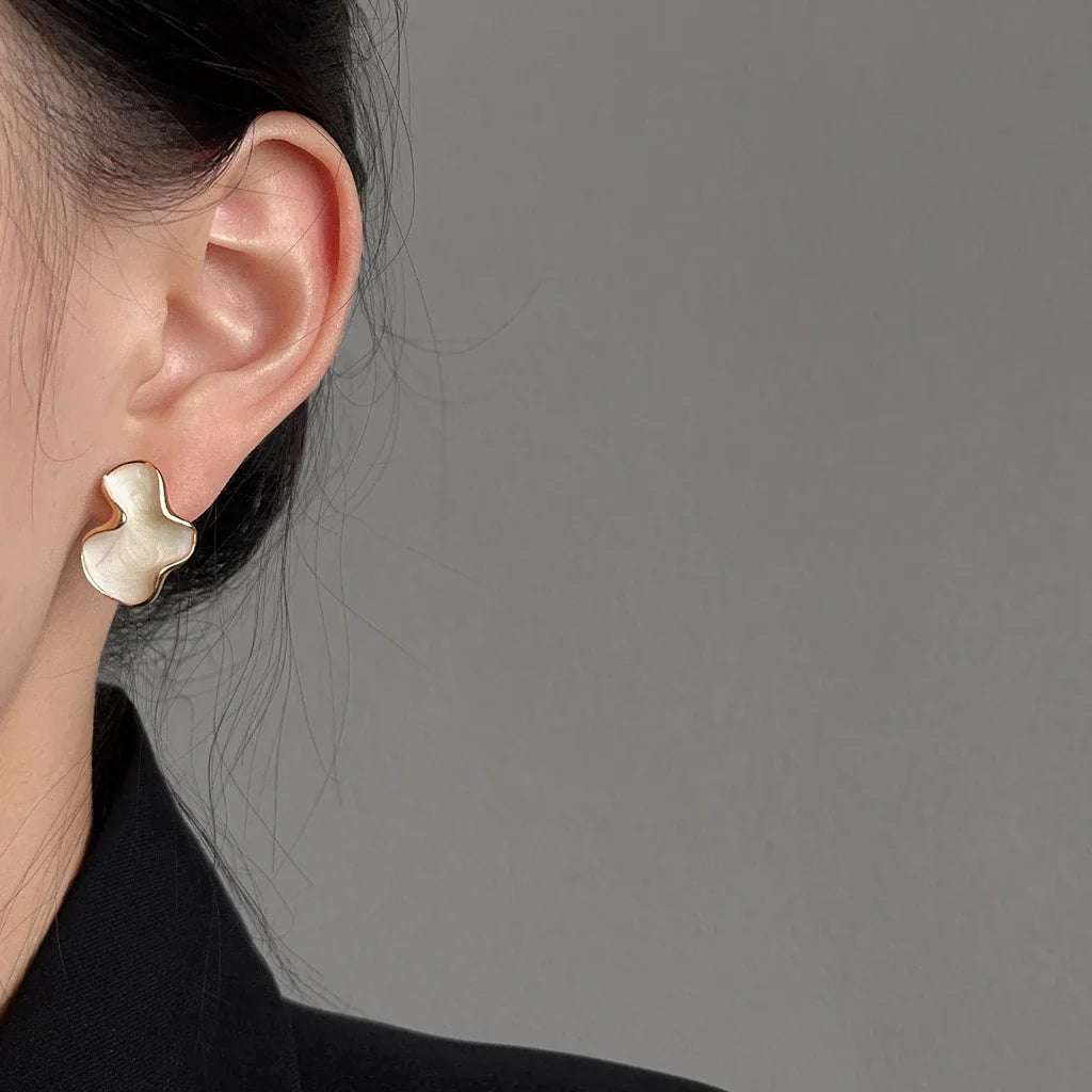 Artistic Abstract White Black Pink Color Cloud Irregular Stud Earring for Women Temperament Ear Jewelry Simple Party Gift
