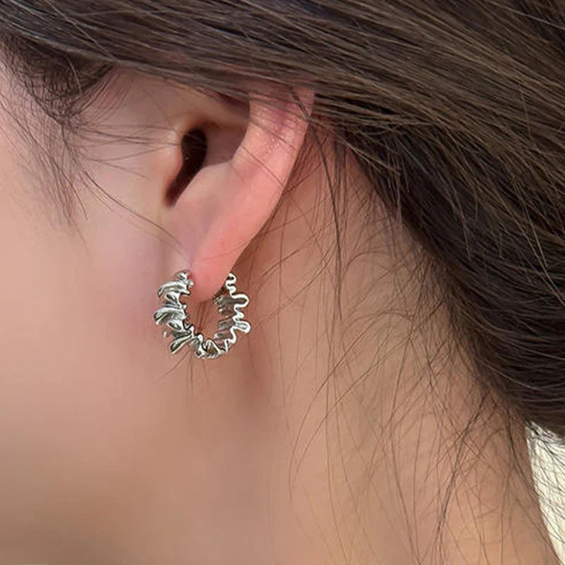 Irregular Wavy Pleated Earrings for Women Retro Trendy Copper Metal Earrings Design Simple Temperament Senior Fashion Jewelry