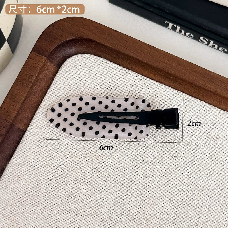 4Pcs Black White Polka Dot Acrylic Hair Clips Secure Hold Suitable for Daily Wear Bb Hairclip Party Outfits Hair Accessories