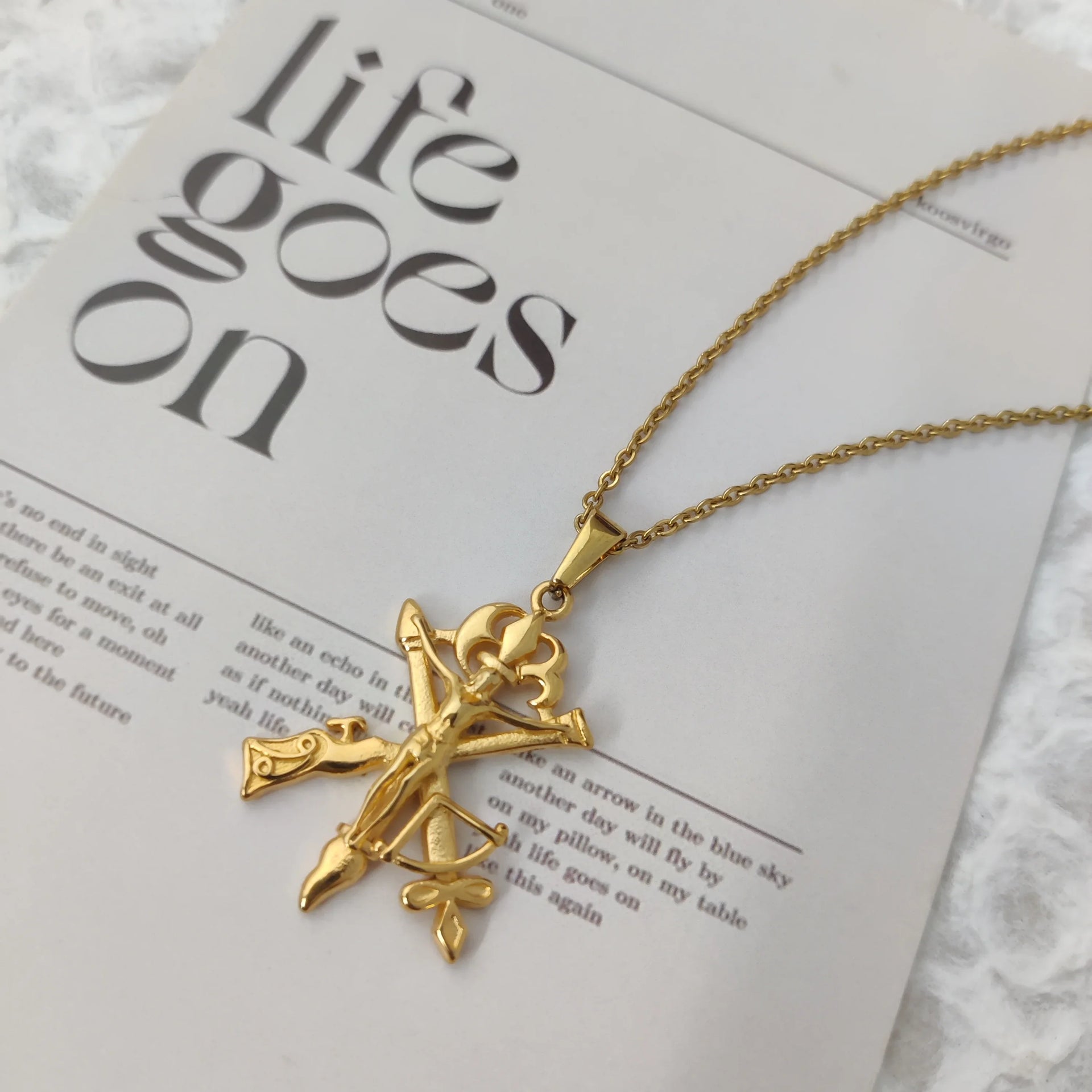 Men's Jesus Cross Necklace 18K Gold Plated Stainless Steel Christian Gun Arrow Pendant Religious Jewelry Gift