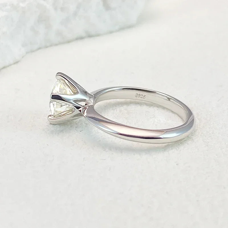 NeeTim 0.5-5ct Moissanite Ring For Women 925 Sterling Silver with White Gold Plated Lab Diamond Engagement Wedding Band Jewelry