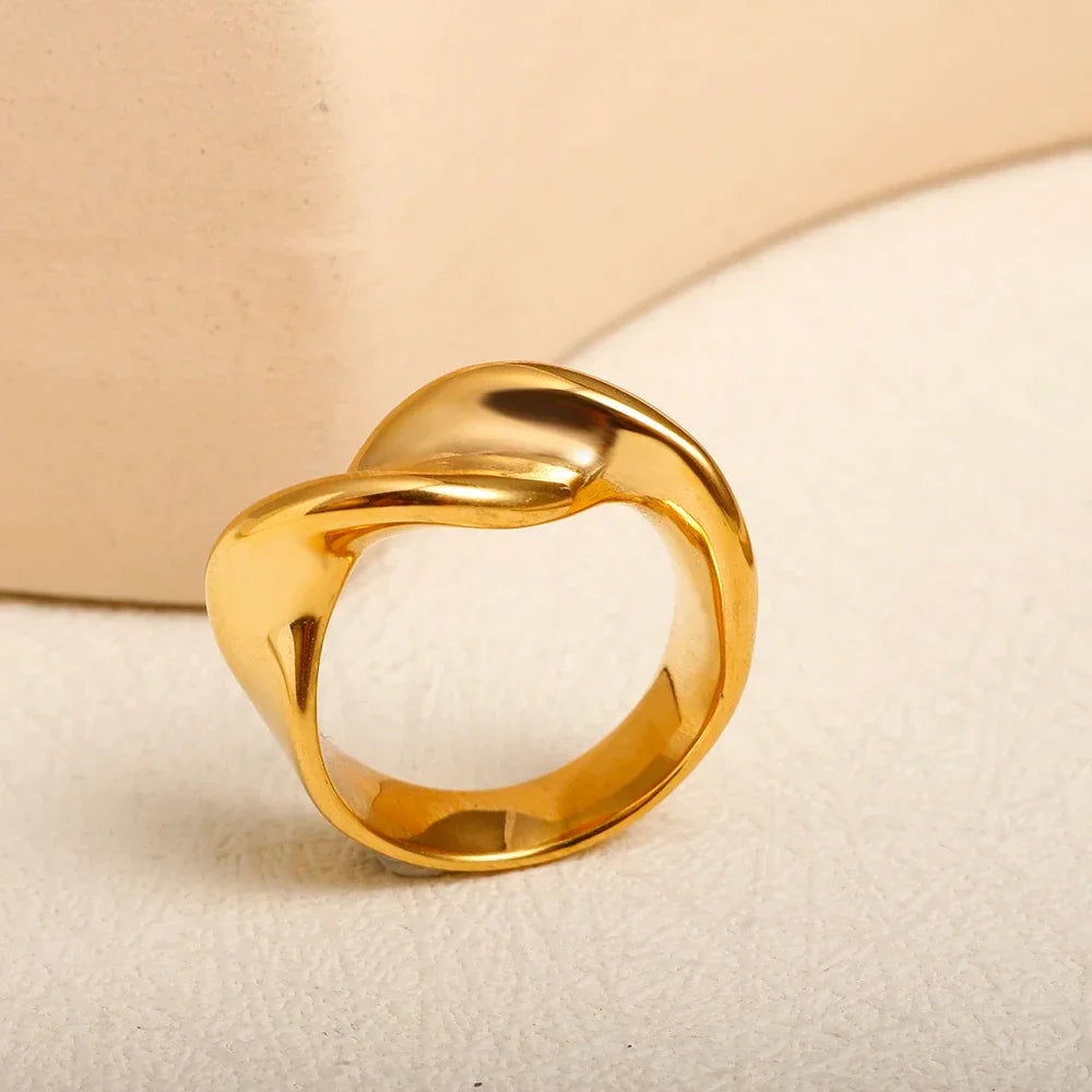 Wholesale High End Waterproof Three-dimensional M Letter Hollow Stainless Steel Finger Ring Trendy for Women Personalize Jewelry