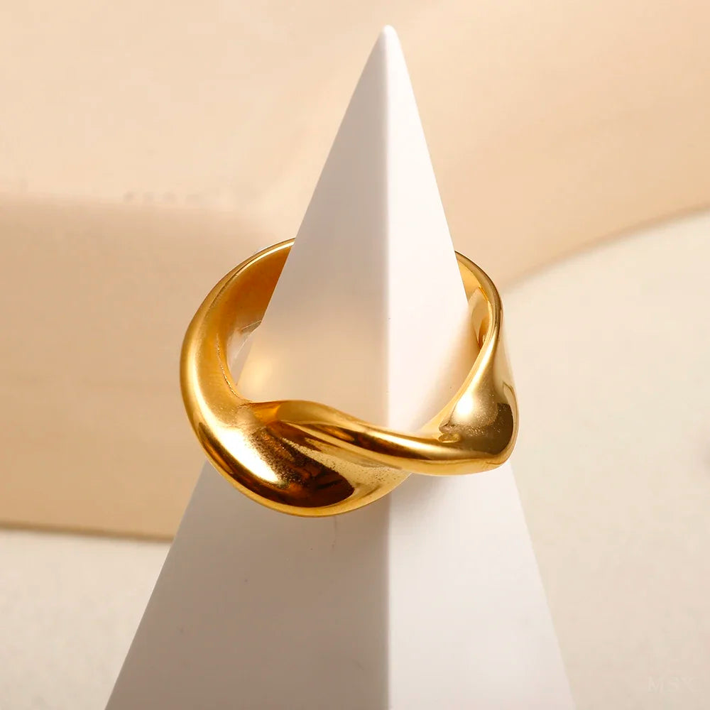 Wholesale High End Waterproof Three-dimensional M Letter Hollow Stainless Steel Finger Ring Trendy for Women Personalize Jewelry