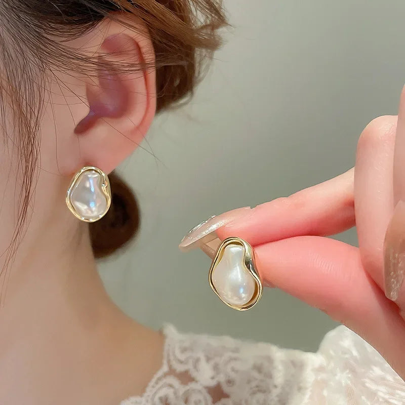 Irregular Baroque Pleated Imitation Pearl Stud Earrings For Women French Retro Temperament Earrings Gentle Jewelry Accessories