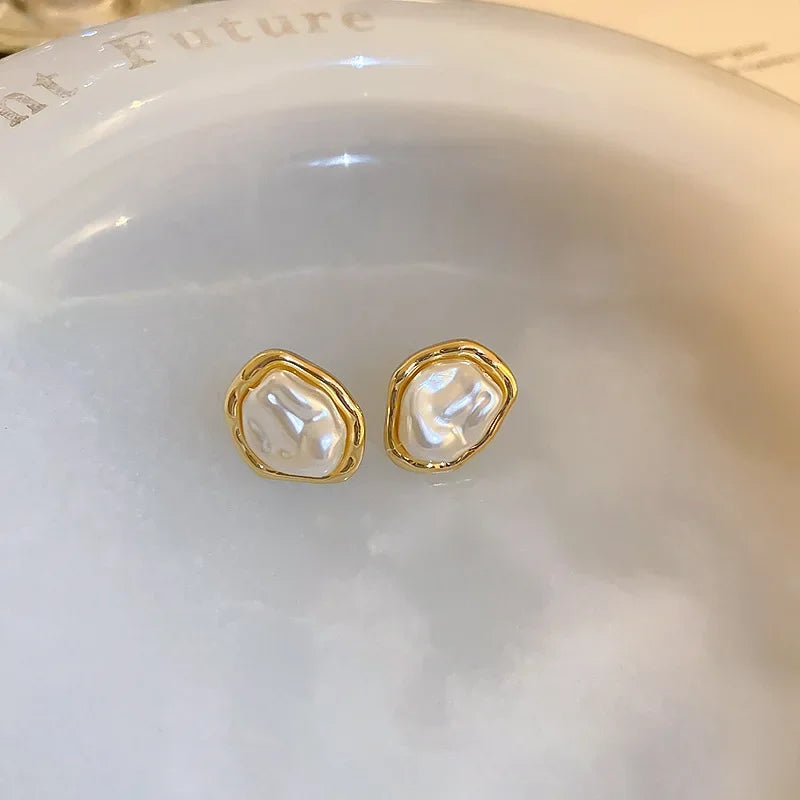 Irregular Baroque Pleated Imitation Pearl Stud Earrings For Women French Retro Temperament Earrings Gentle Jewelry Accessories
