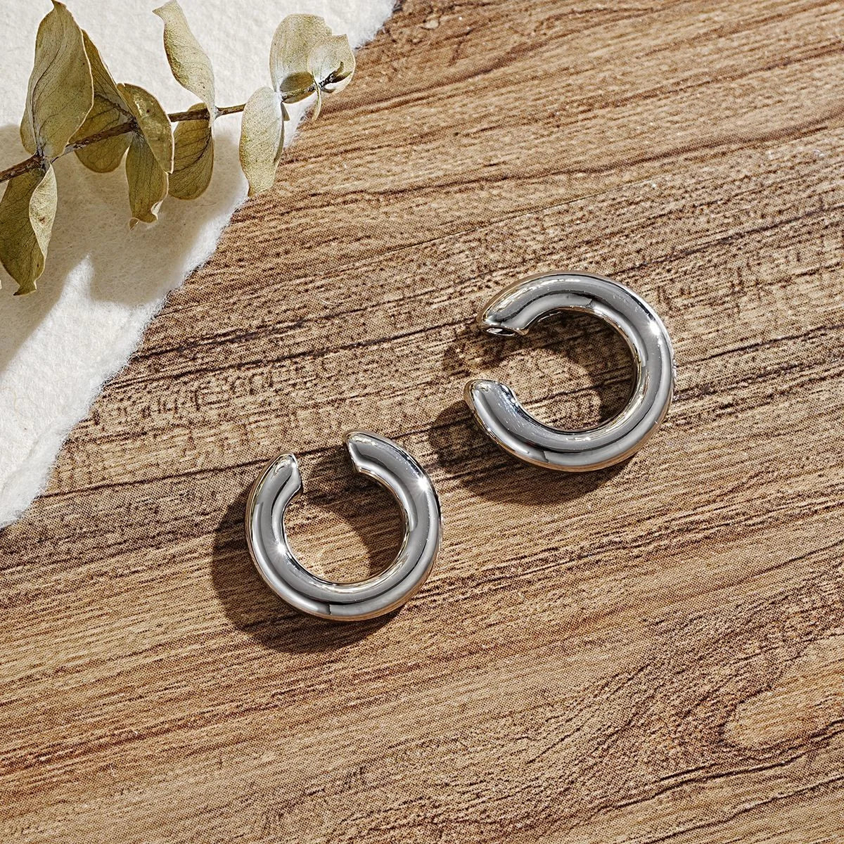 Fashion Smooth Circle C Shape Clip Earrings For Women Lightweight Non-Piercing Cartilage Ear Cuff Daily Wear Jewelry Gifts 2025