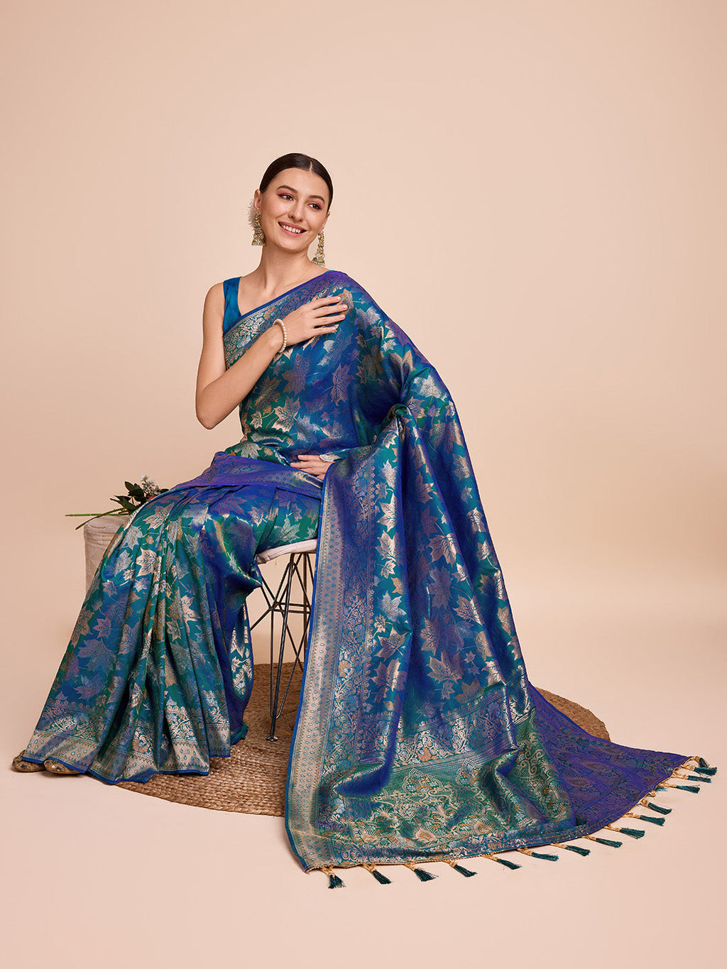 Teal Green Pure Silk Saree with Jari Weaving and Unstitched Blouse