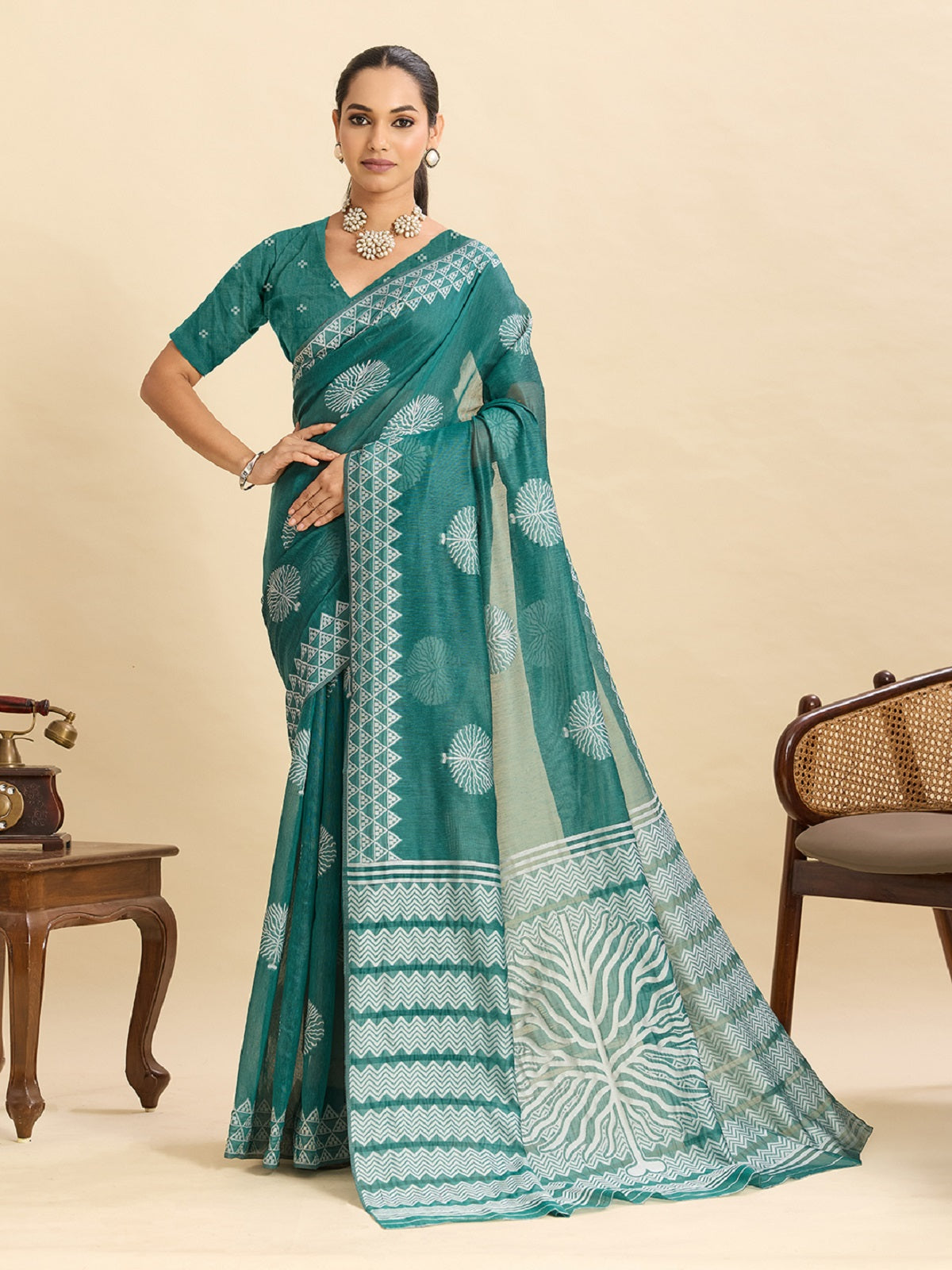 Green soft silk Banarasi saree with intricate jari weaving and unstitched blouse
