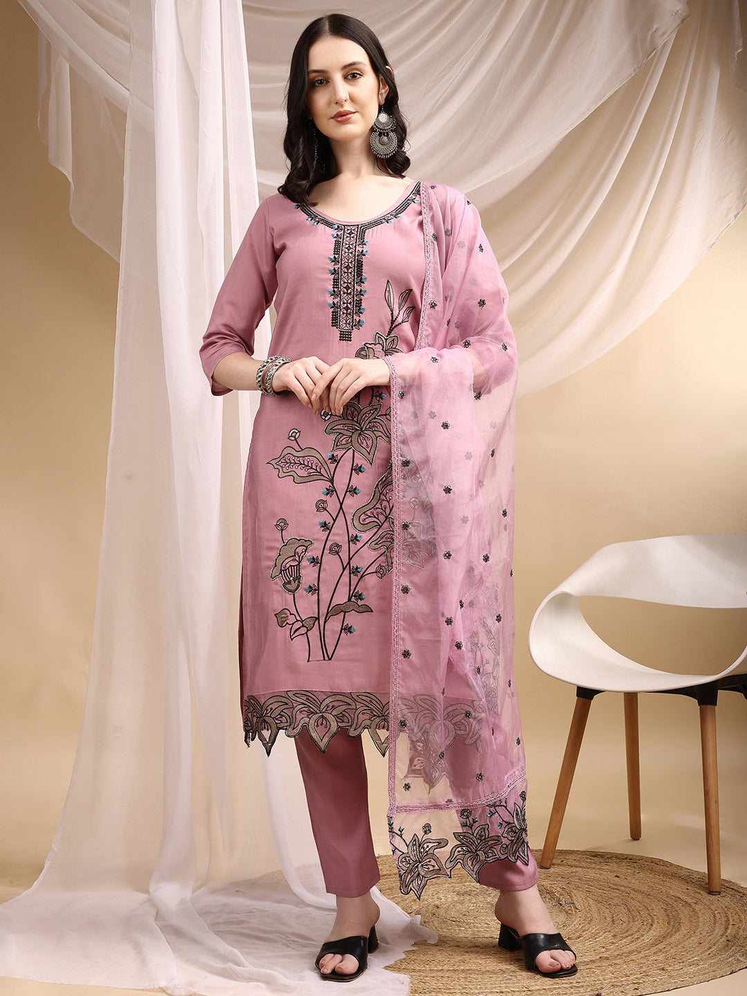 Pink Embroidered Kurta Set with Dupatta and 3/4th Sleeves