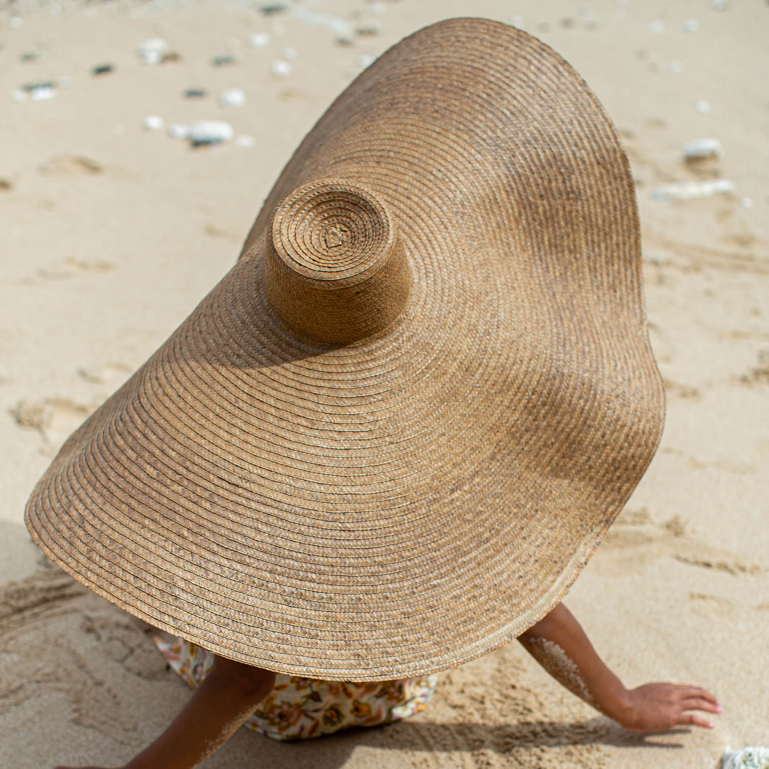 SOLANA Oversized Straw Hat In Toasted Beige