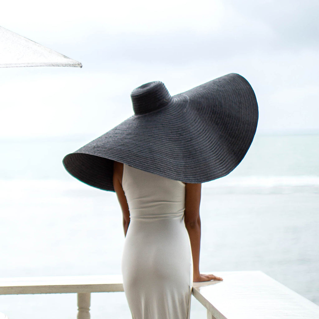 SOLANA Oversized Straw Hat In Black