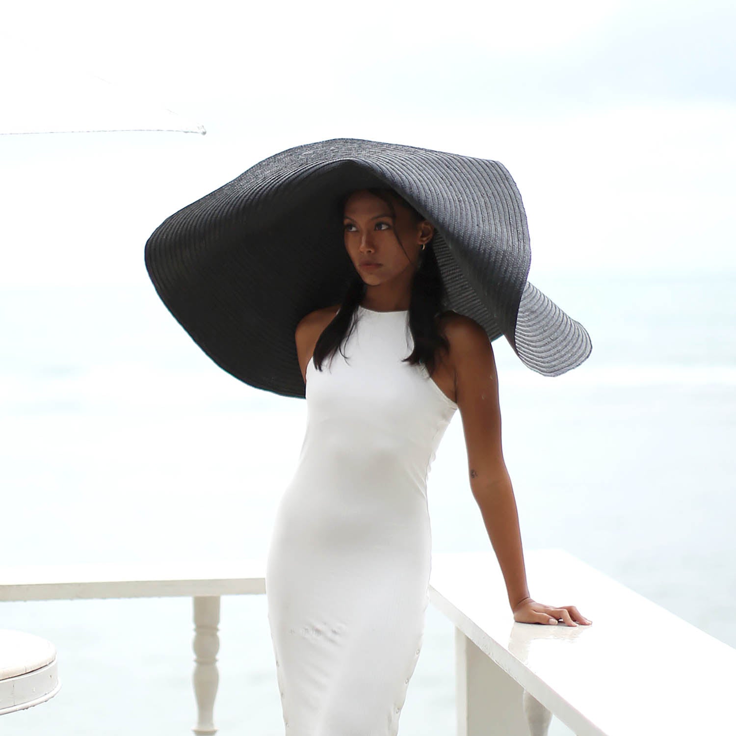 SOLANA Oversized Straw Hat In Black