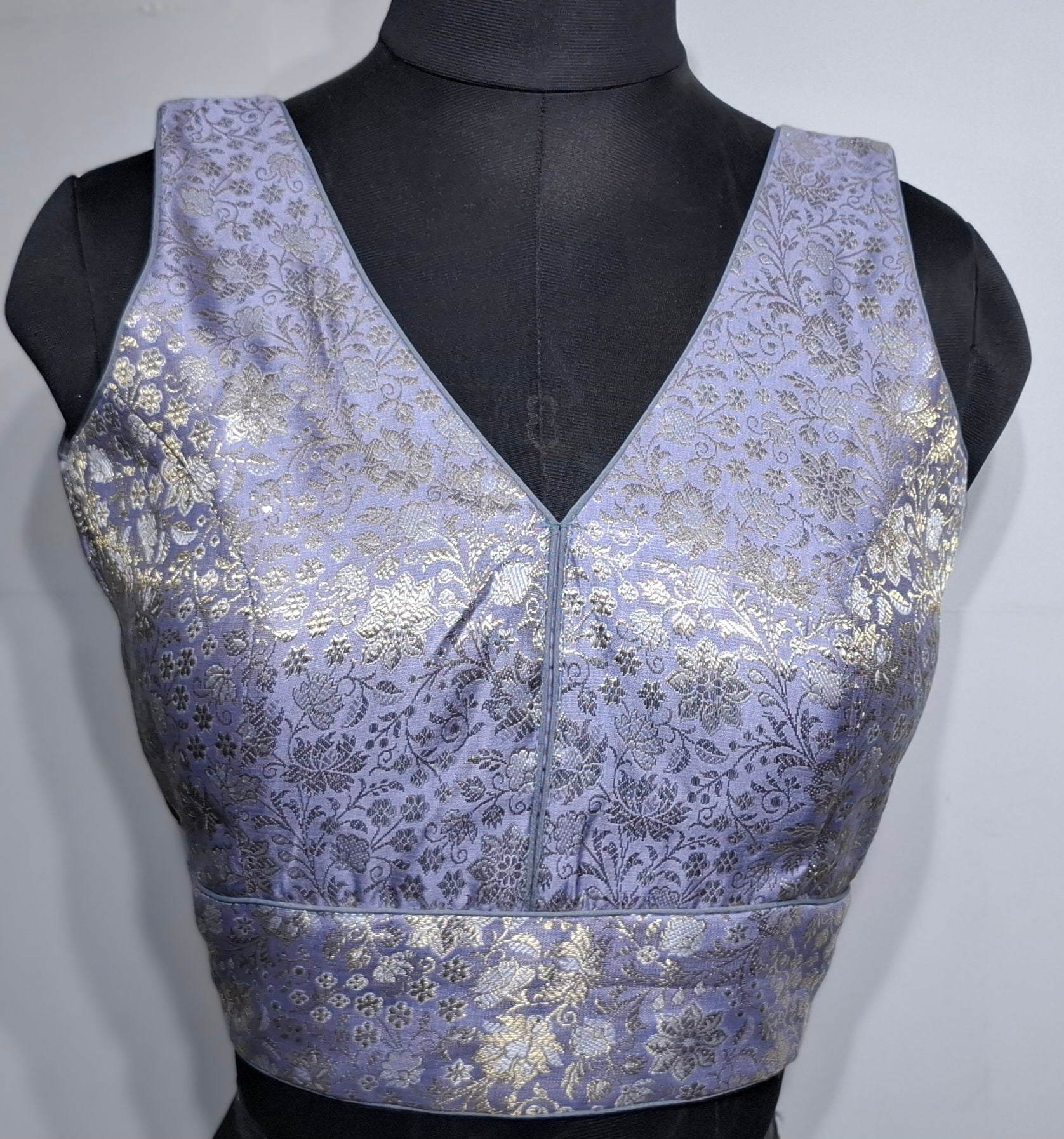 Mauve Benarsi readymade blouse with gold and silver weave and V-neck