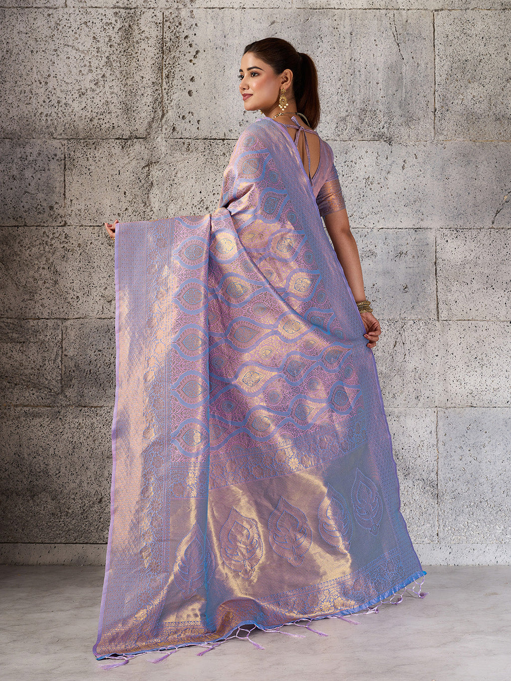 Lavender Kanjivaram Silk Blend Fancy Saree with Blouse Piece