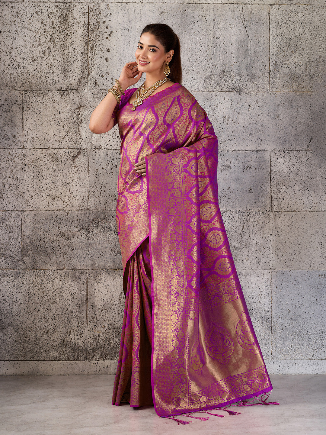 Magenta Kanjivaram Silk Blend Fancy Saree with Blouse Piece
