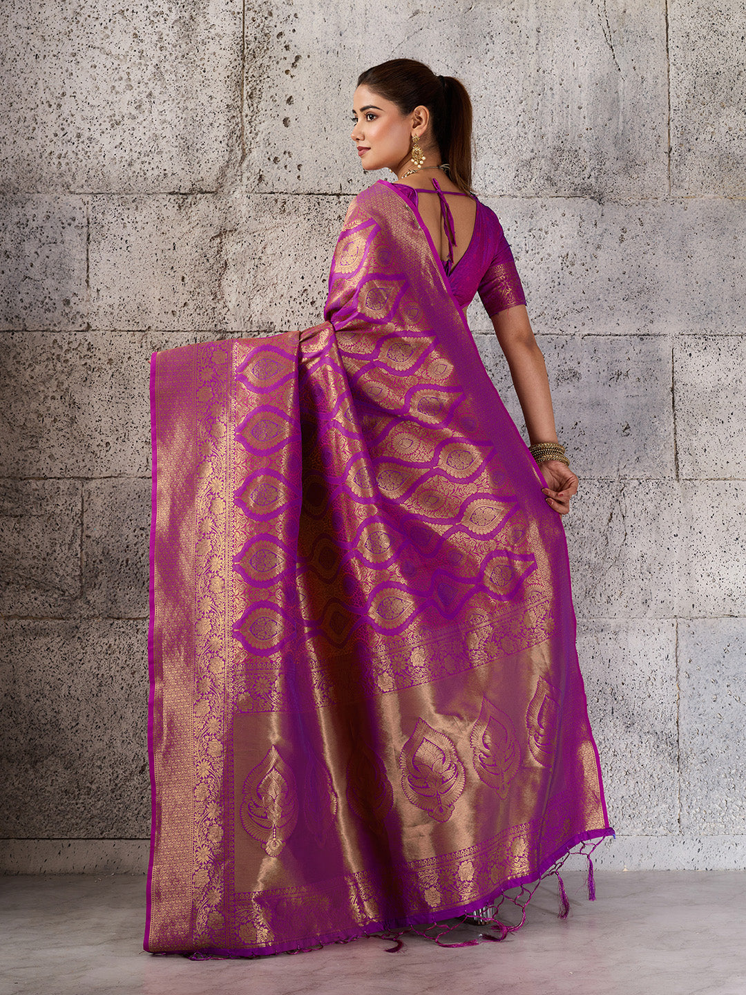 Magenta Kanjivaram Silk Blend Fancy Saree with Blouse Piece