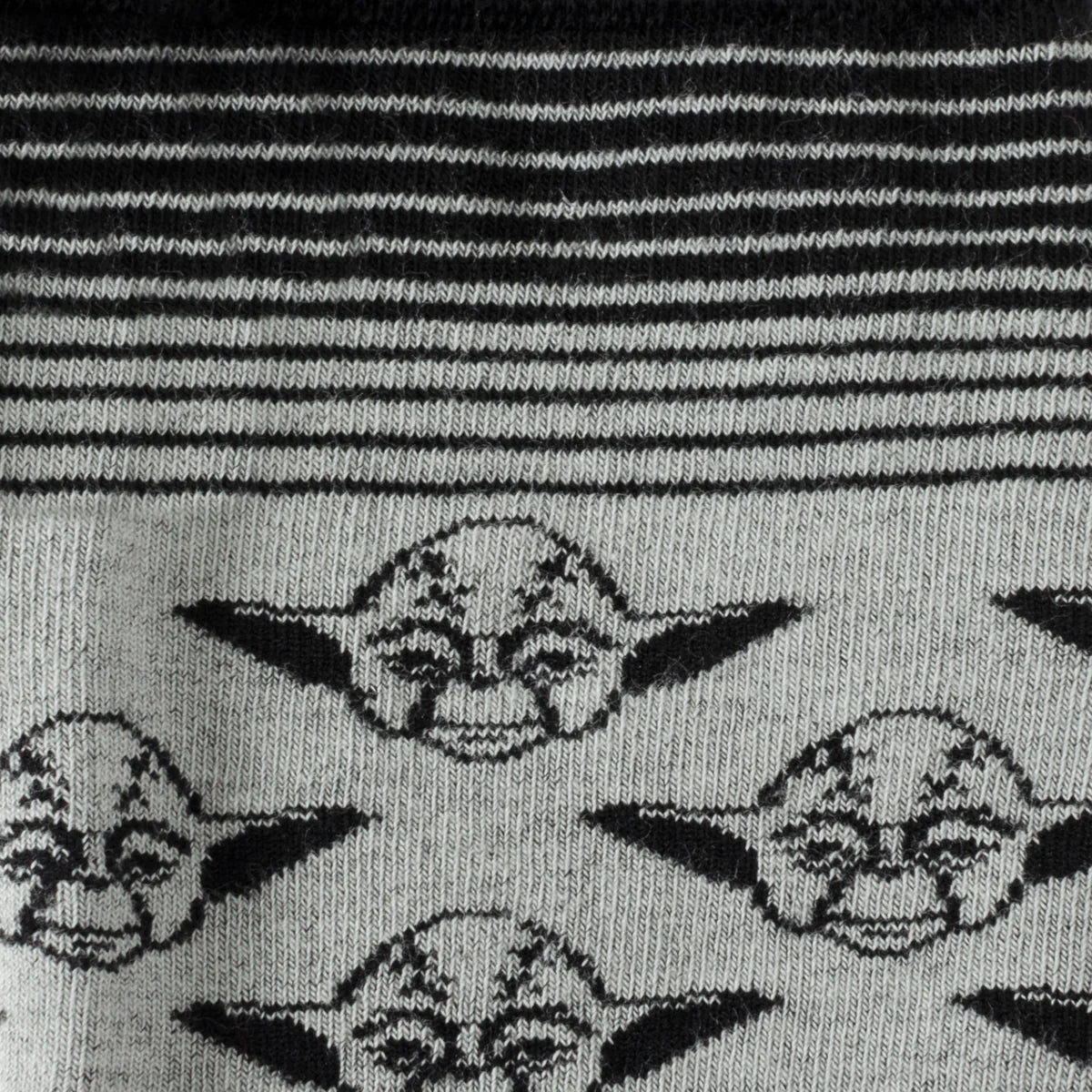 Star Wars Yoda Gray and Black Ombre Pattern Socks with Pin Set - Image 3