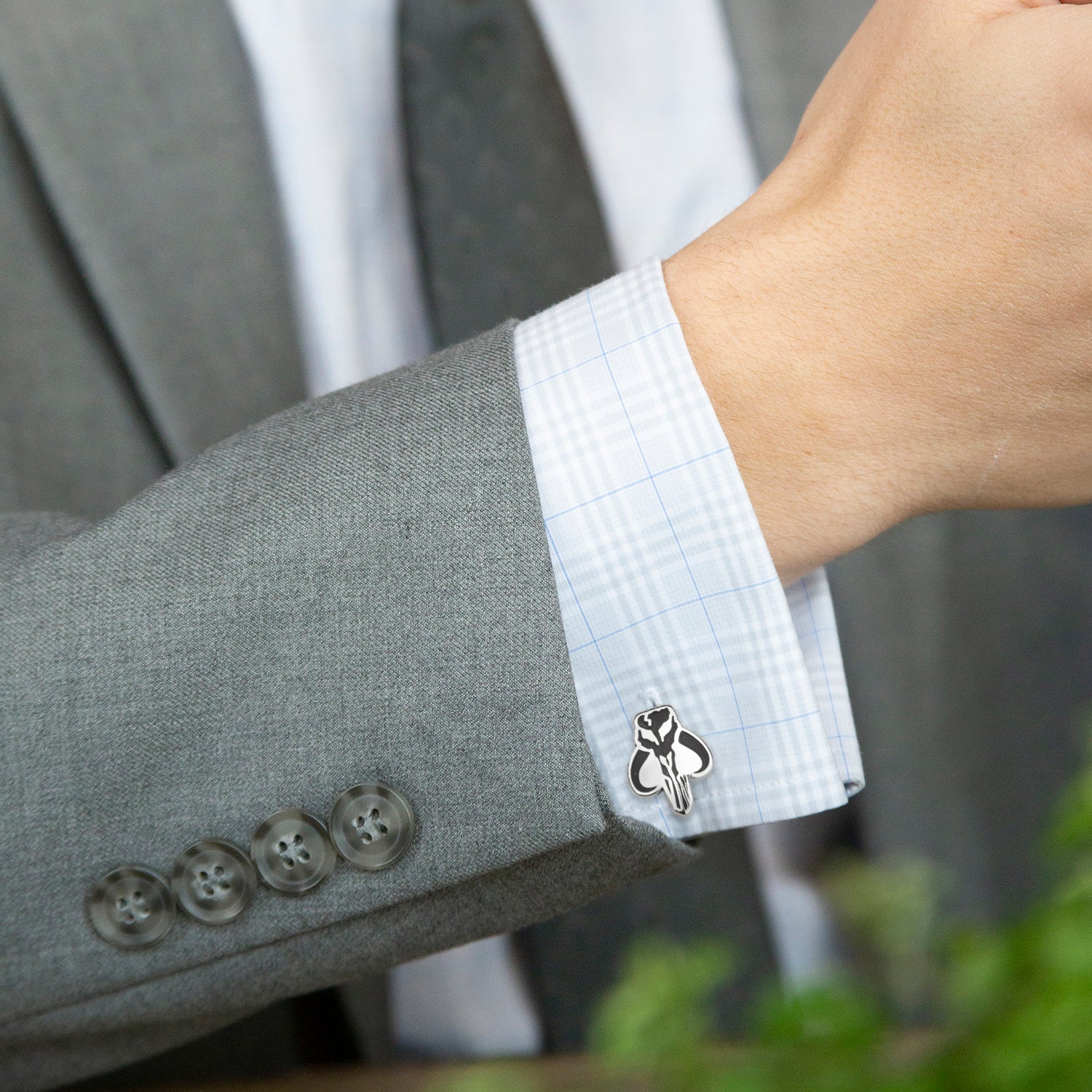 Star Wars Mandalorian Mythosaur Skull Cufflinks in Silver - Image 5