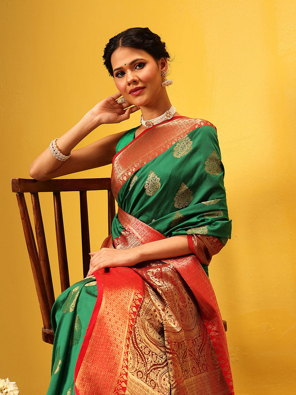 Green Banarasi Silk Saree with Elegant Woven Design