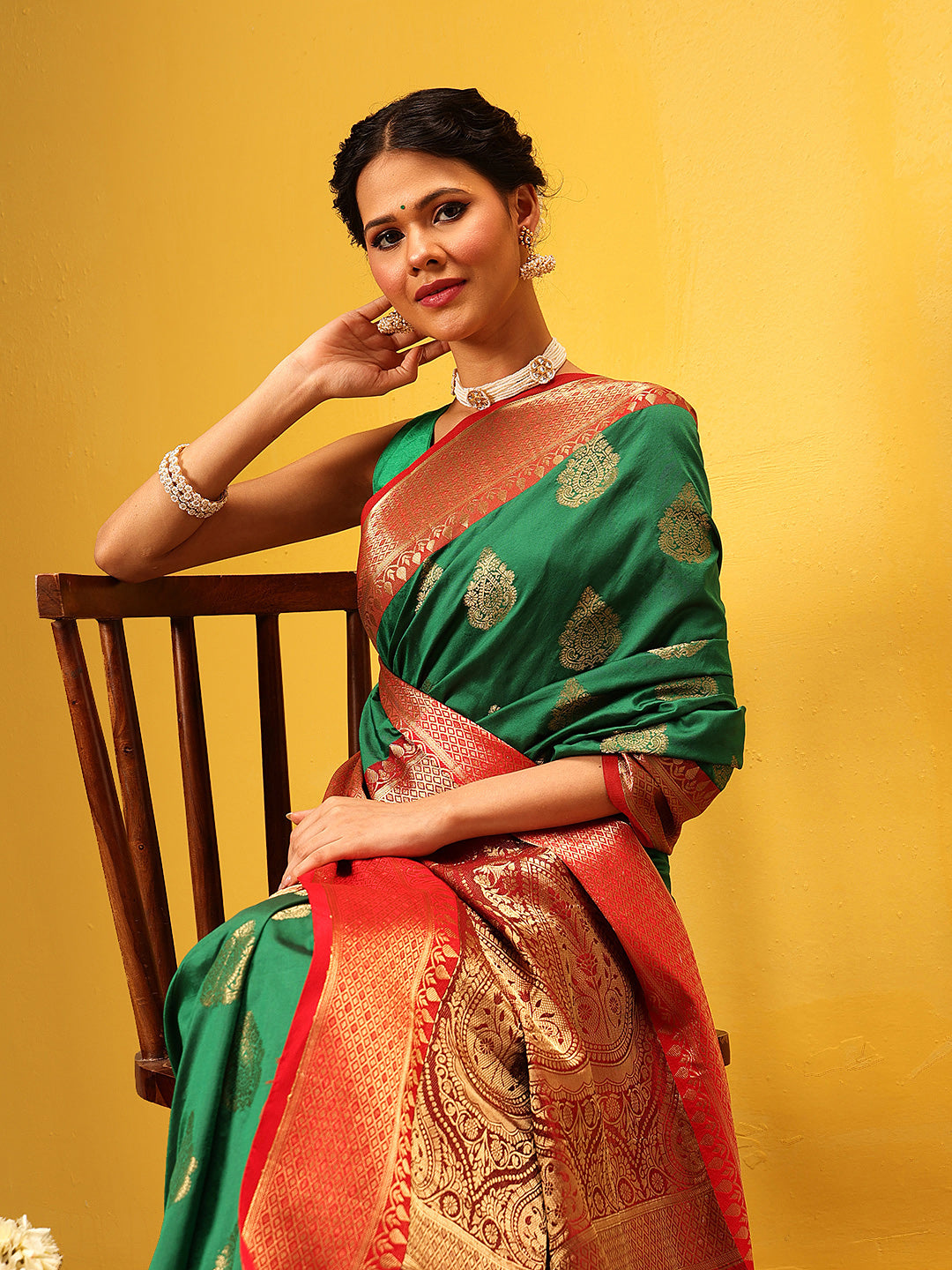 Green Banarasi Silk Saree with Elegant Woven Design