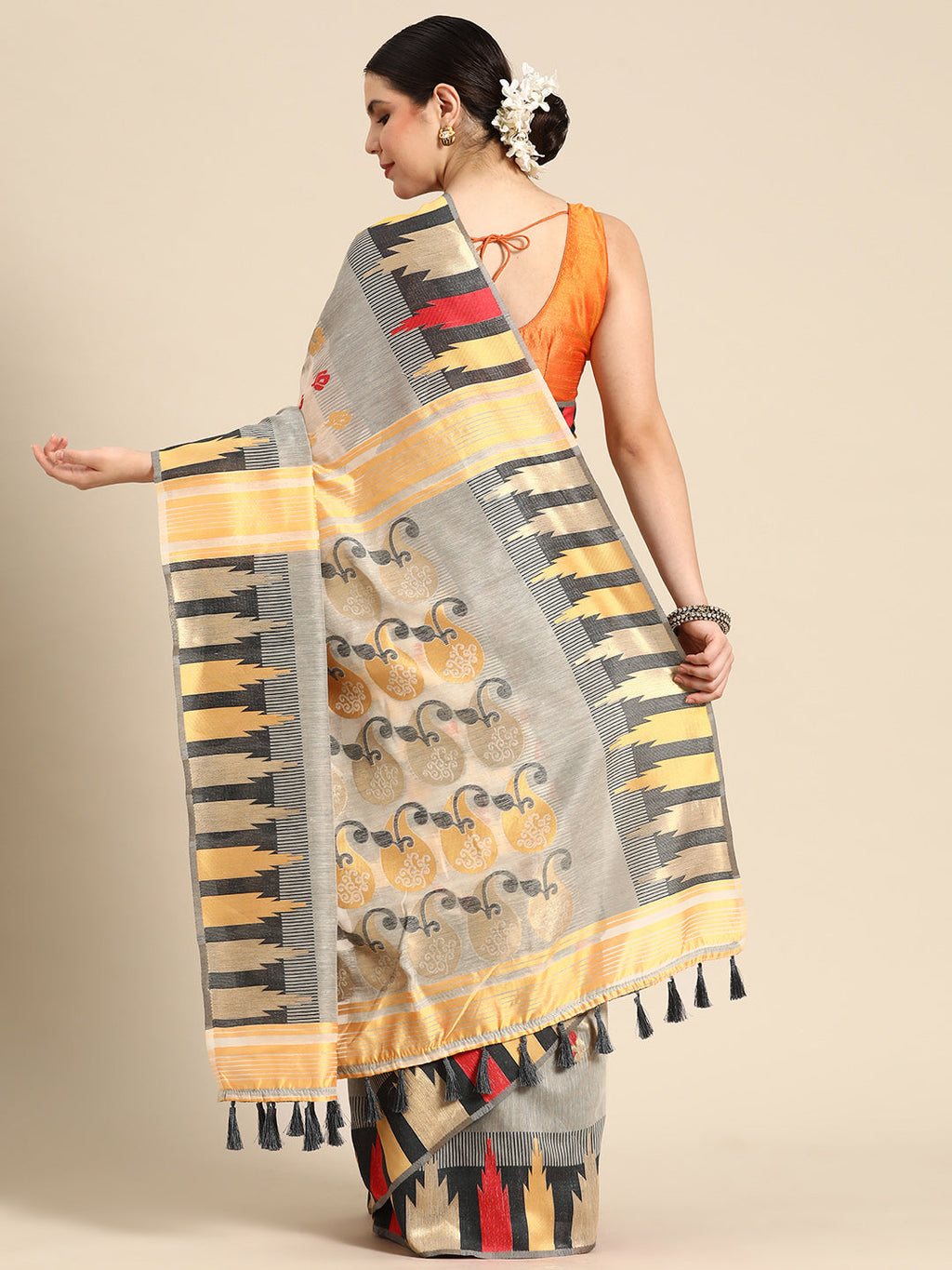 Gray Pure Cotton Floral Saree with Zari Design & Unstitched Blouse