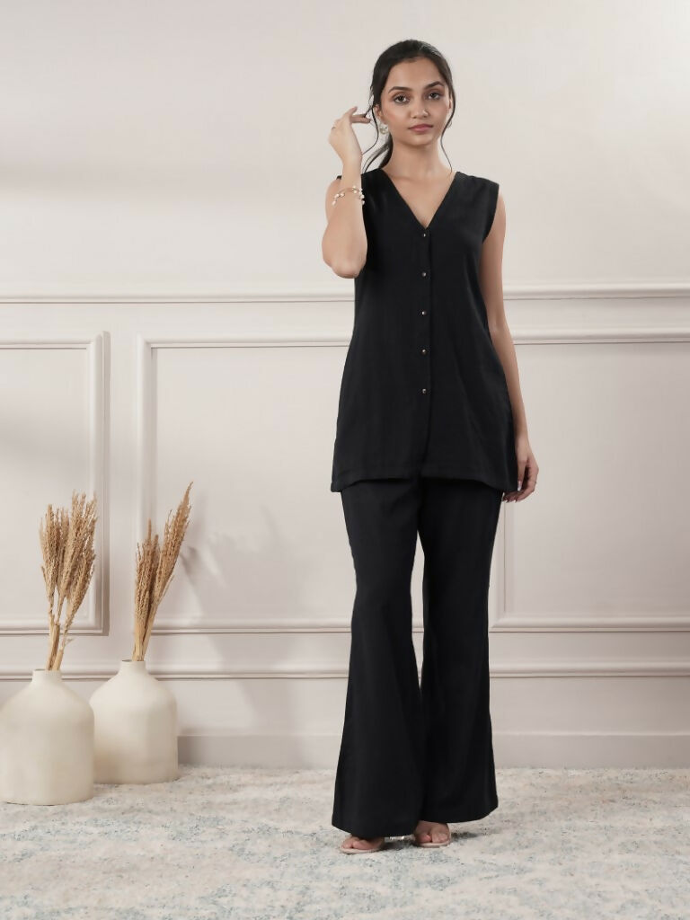 A black sleeveless V-neck co-ord set for women.