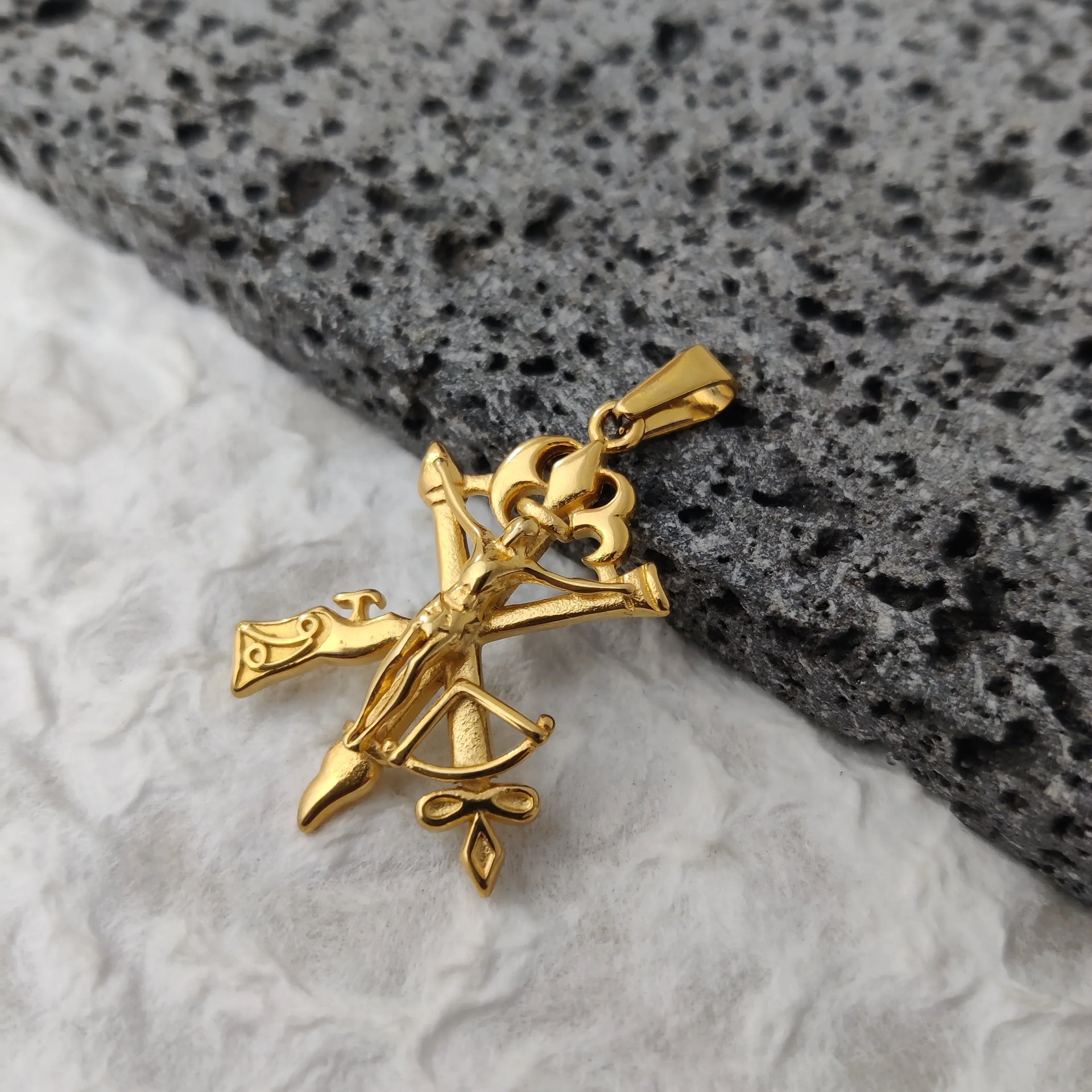Men's Jesus Cross Necklace 18K Gold Plated Stainless Steel Christian Gun Arrow Pendant Religious Jewelry Gift