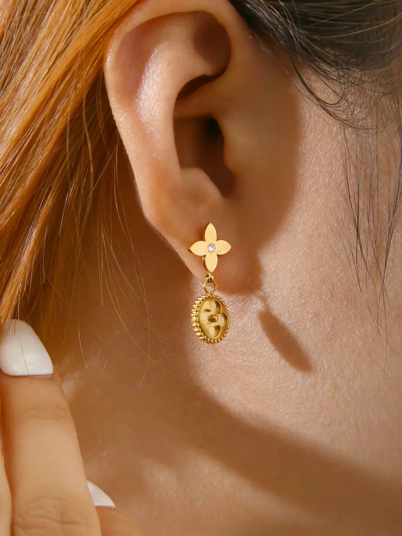 Elegant Temperament Premium Sense Of One Hundred Stainless Steel Four-Leaf Clover Round Pendant Flower Earrings Female