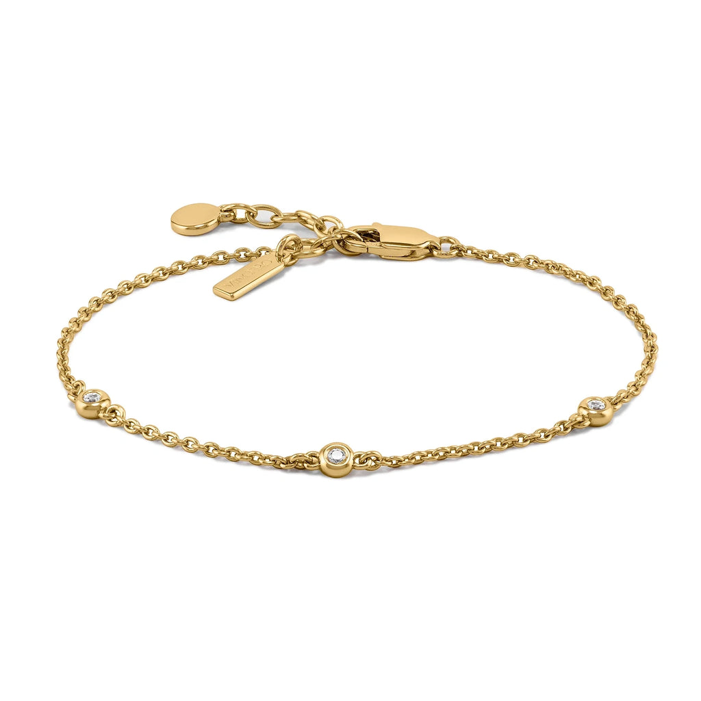 Gold rolo chain bracelet featuring three genuine sapphire stones