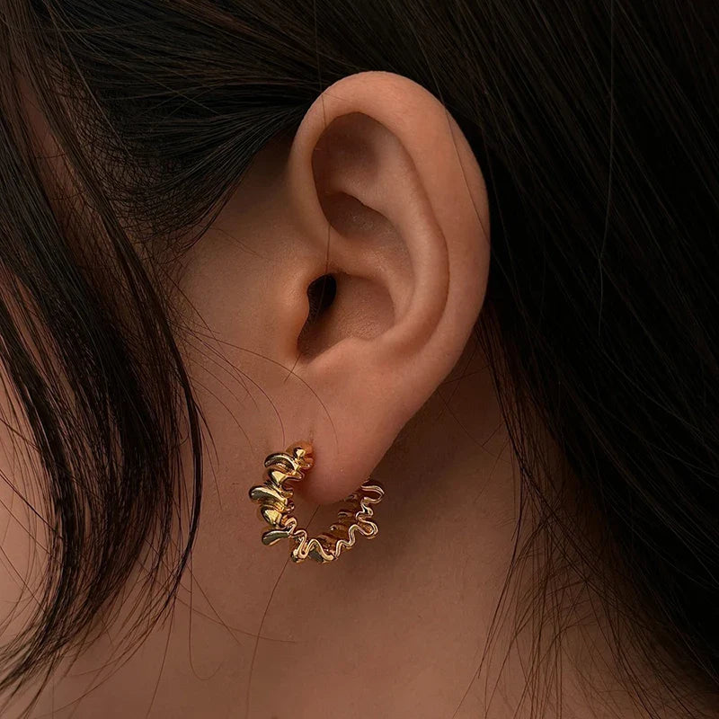 Irregular Wavy Pleated Earrings for Women Retro Trendy Copper Metal Earrings Design Simple Temperament Senior Fashion Jewelry