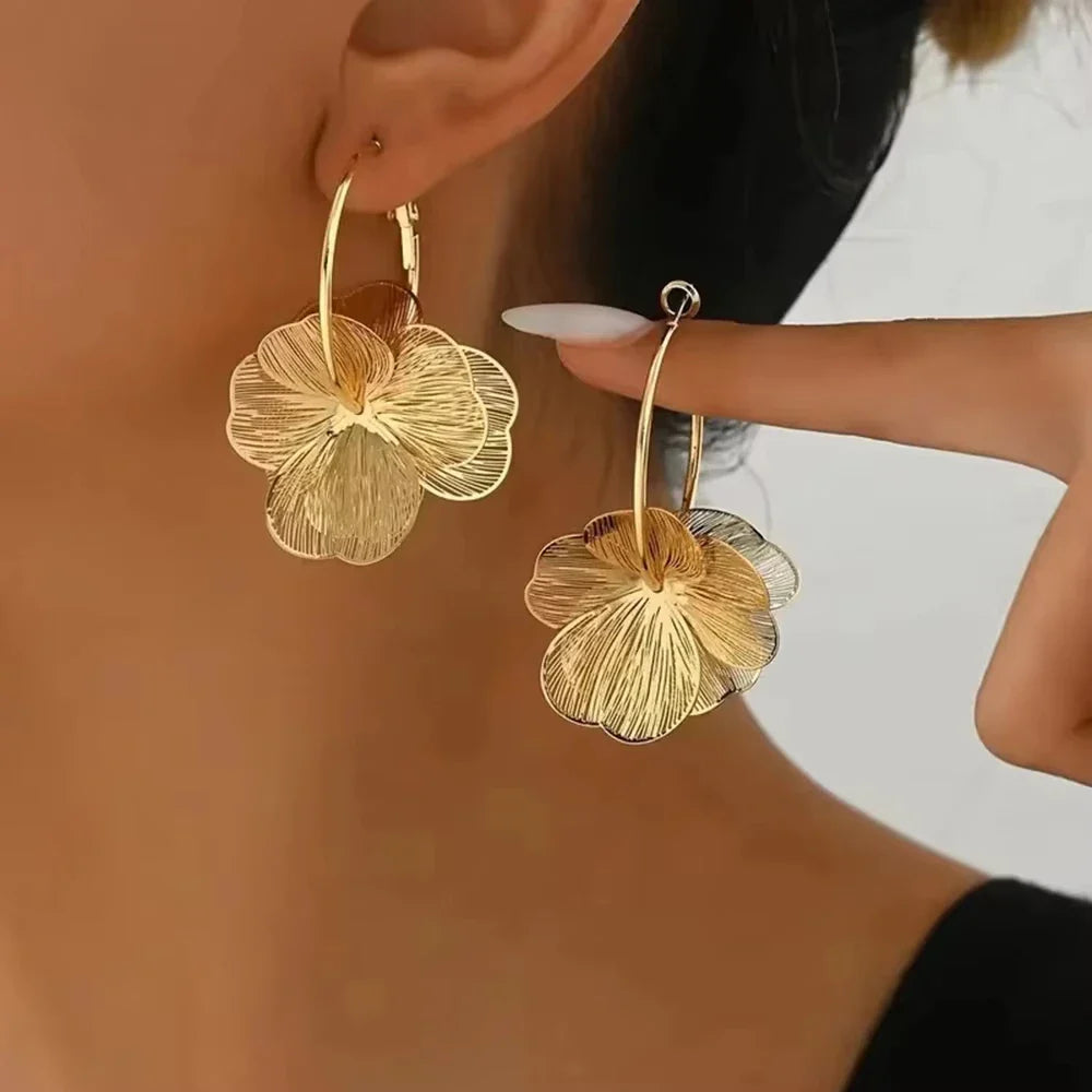 Exquisite Butterfly Flower Pendant Earrings Golden Vintage Earring Fashion Wedding Party Jewelry Accessories