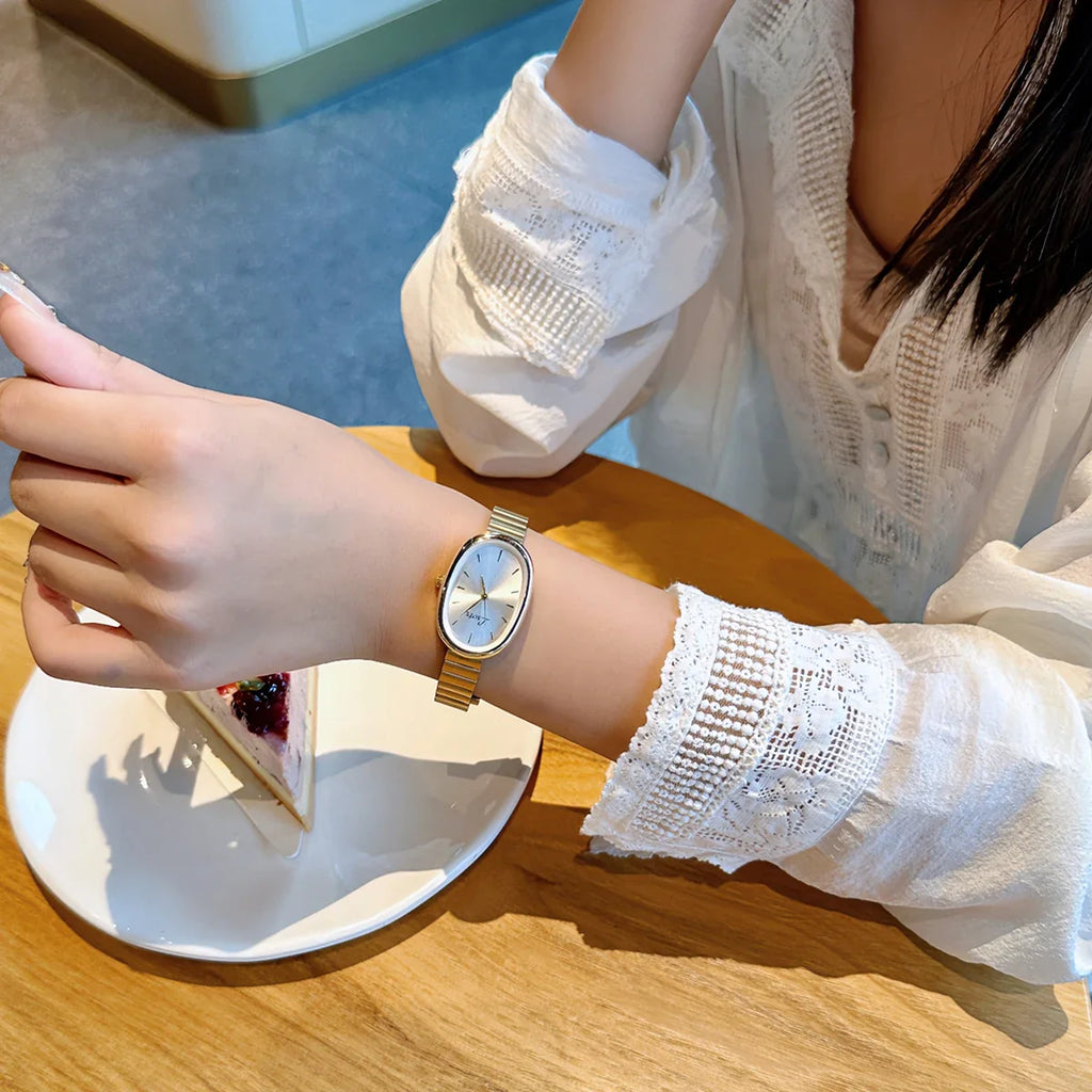 Women's Gold Bracelet Watch – Vintage Luxury Fashion Wristwatch