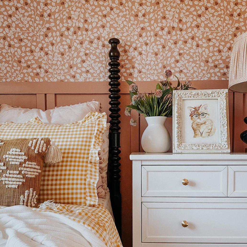 Autumn floral wallpaper in terracotta and white, featuring a nature-inspired bohemian pattern.