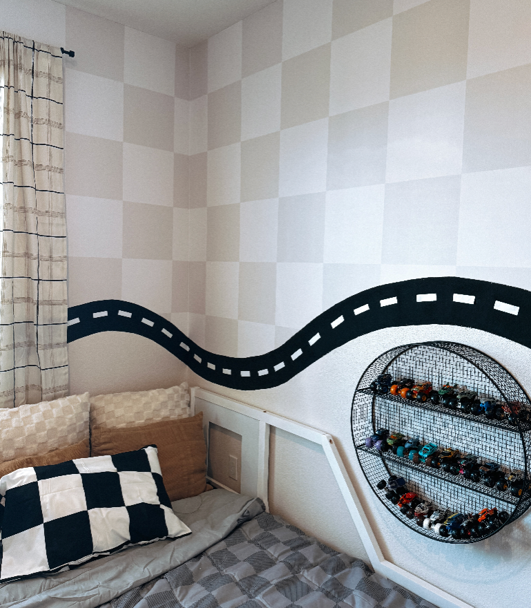 Bowie geometric wallpaper in white and light-grey.