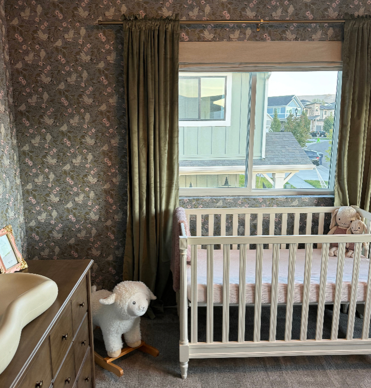 Lilla Floral Wallpaper: Cottagecore Sage-Green Nursery Decor