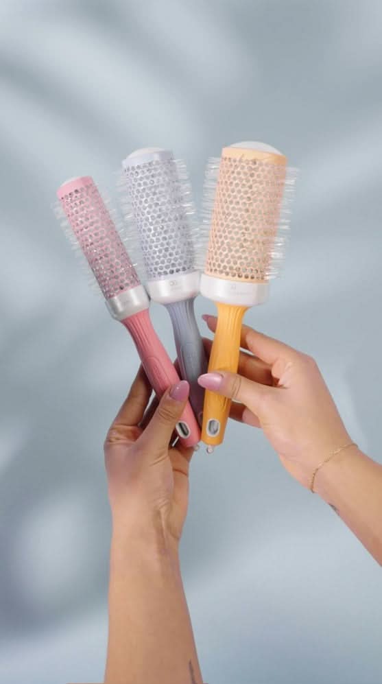 Ceramic + Ion Thermal Hair Styling Brush in Mint Green and White