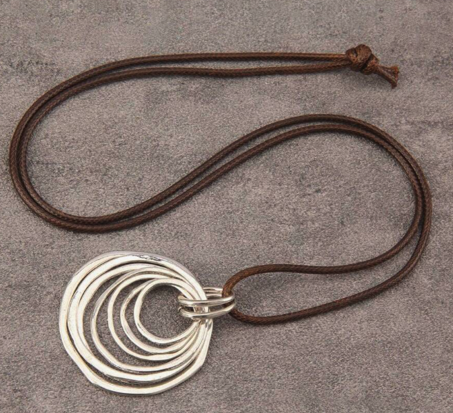 🔘 7-Layered Asymmetrical Circle Pendant Necklace – Bold. Minimal. Fabulous.