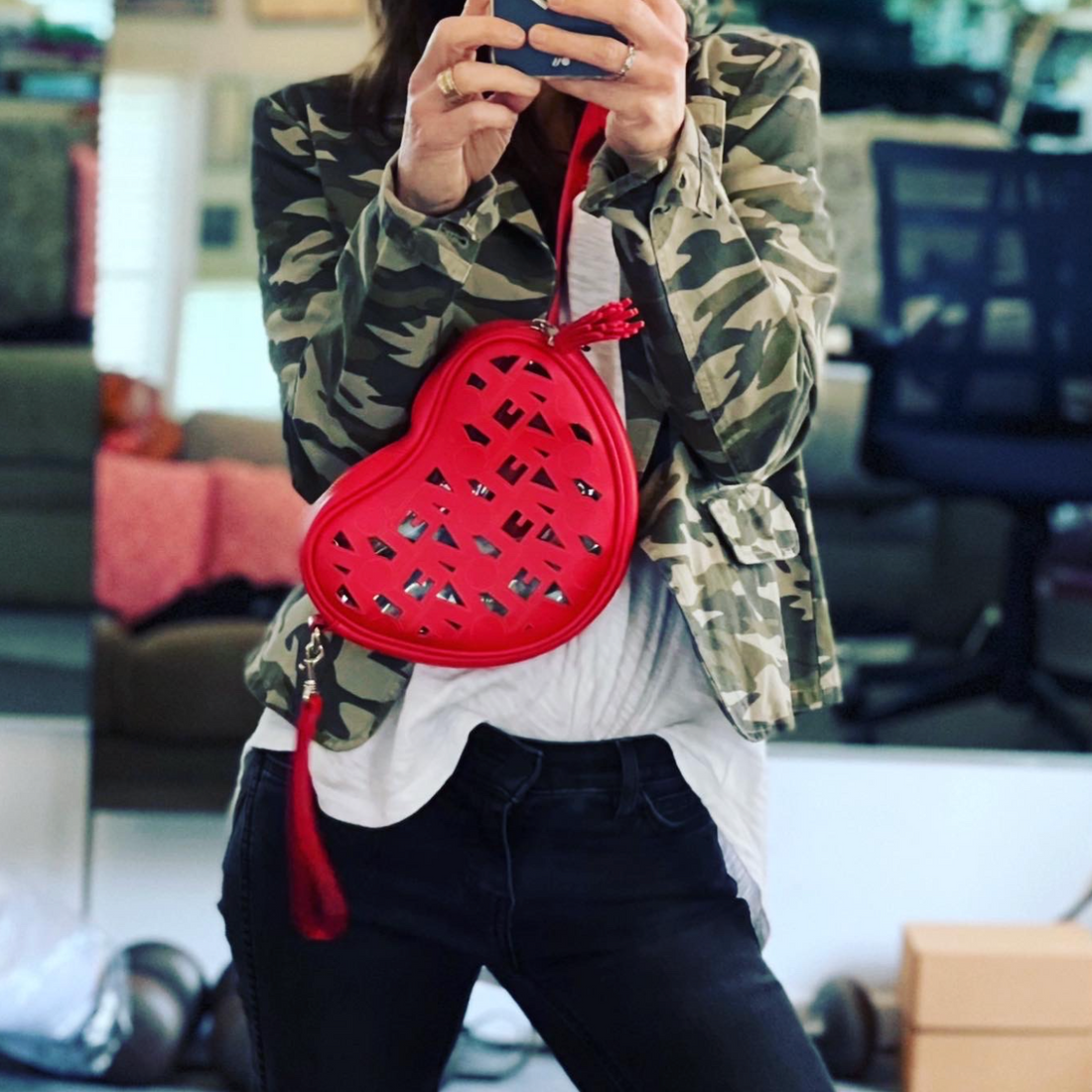 LOVE CROSSBODY