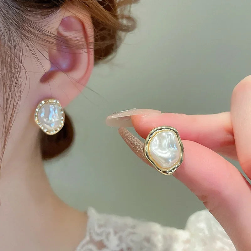 Irregular Baroque Pleated Imitation Pearl Stud Earrings For Women French Retro Temperament Earrings Gentle Jewelry Accessories