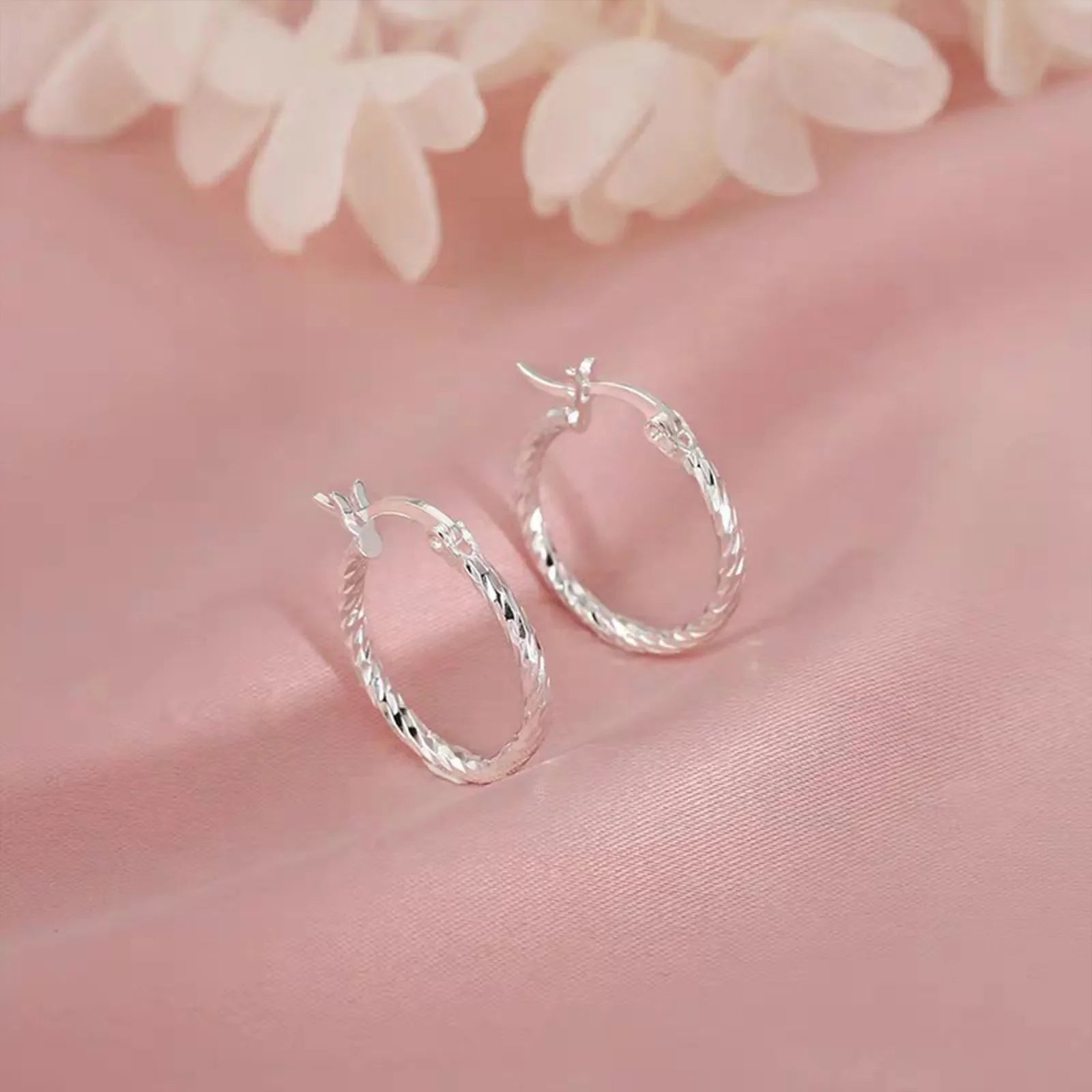 S925 Silver Geometric Twist Circle Earrings Women Elegant Unique Design Korean Versatile Sparkling Flower Modification Ear Studs