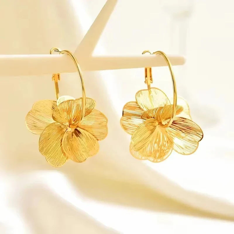 Exquisite Butterfly Flower Pendant Earrings Golden Vintage Earring Fashion Wedding Party Jewelry Accessories