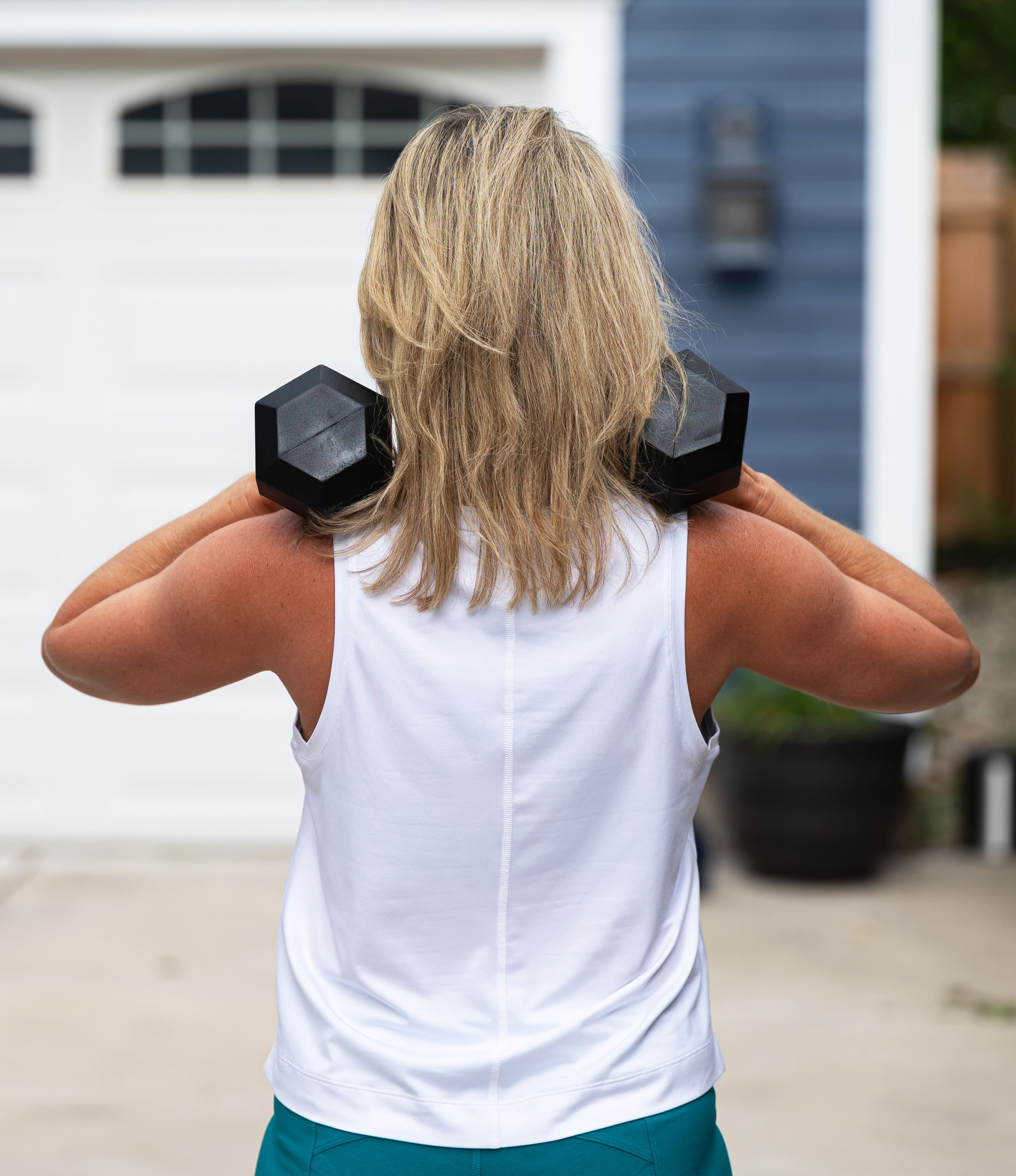 Boxy Crop Tank Top for Athletic Training and Performance - Image 8