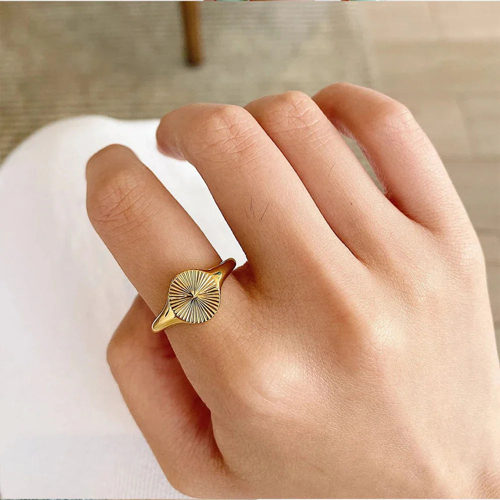 High Quality Wave Rings for Women Minimalist Dainty Rays Texture Circle Ring Stainless Steel Signet Chunky Dome Ring Jewelry