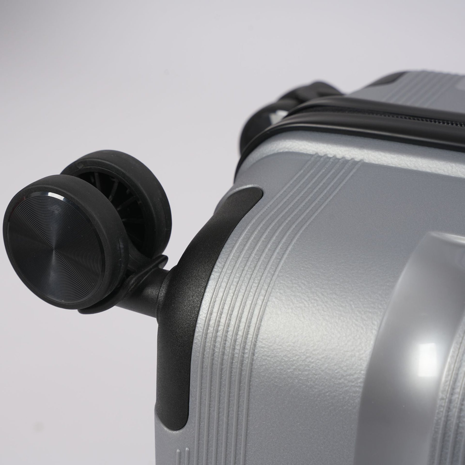 24-inch Silver Hardcase Roller Luggage