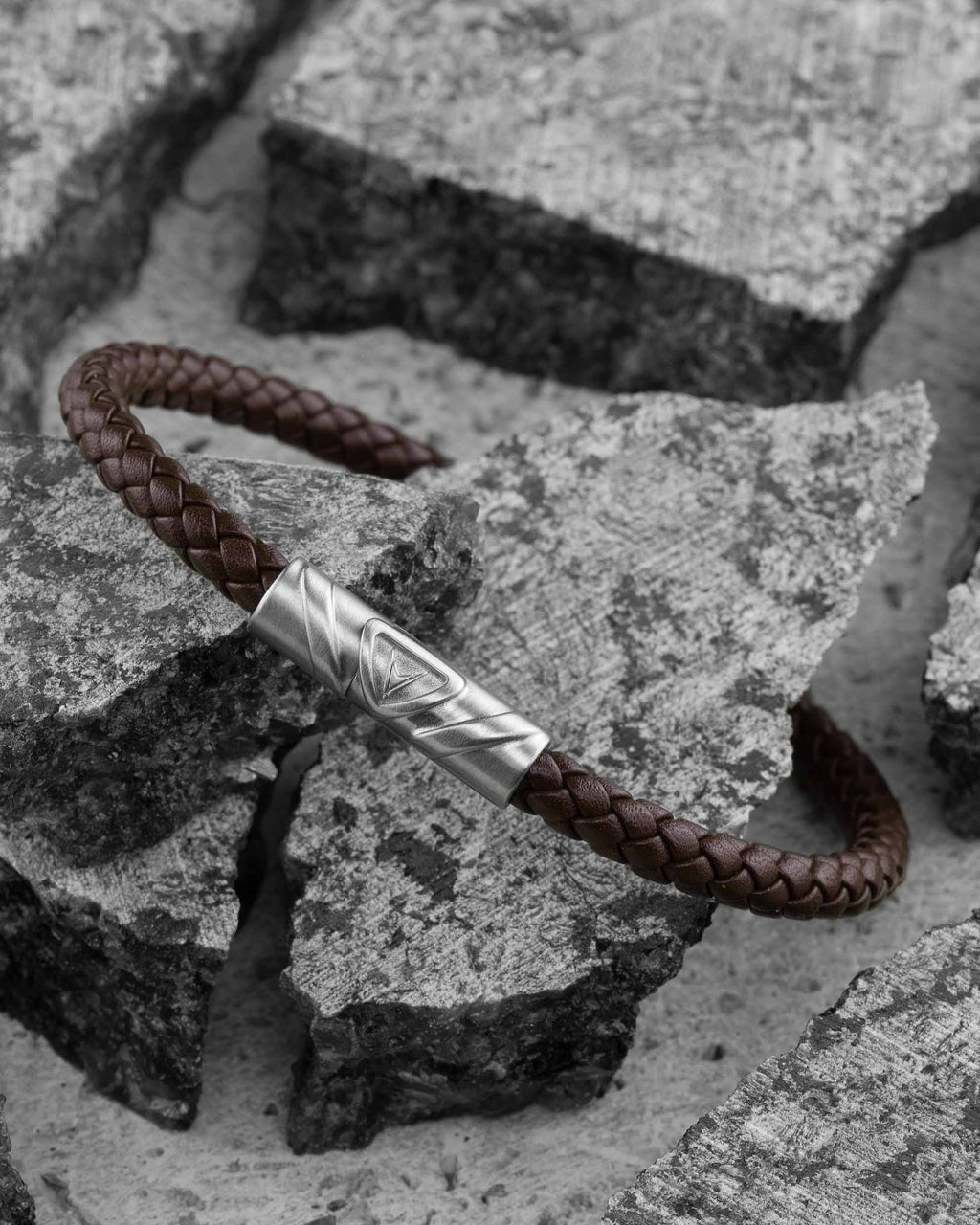 The Delta Single Leather Bracelet in Mocha and Silver