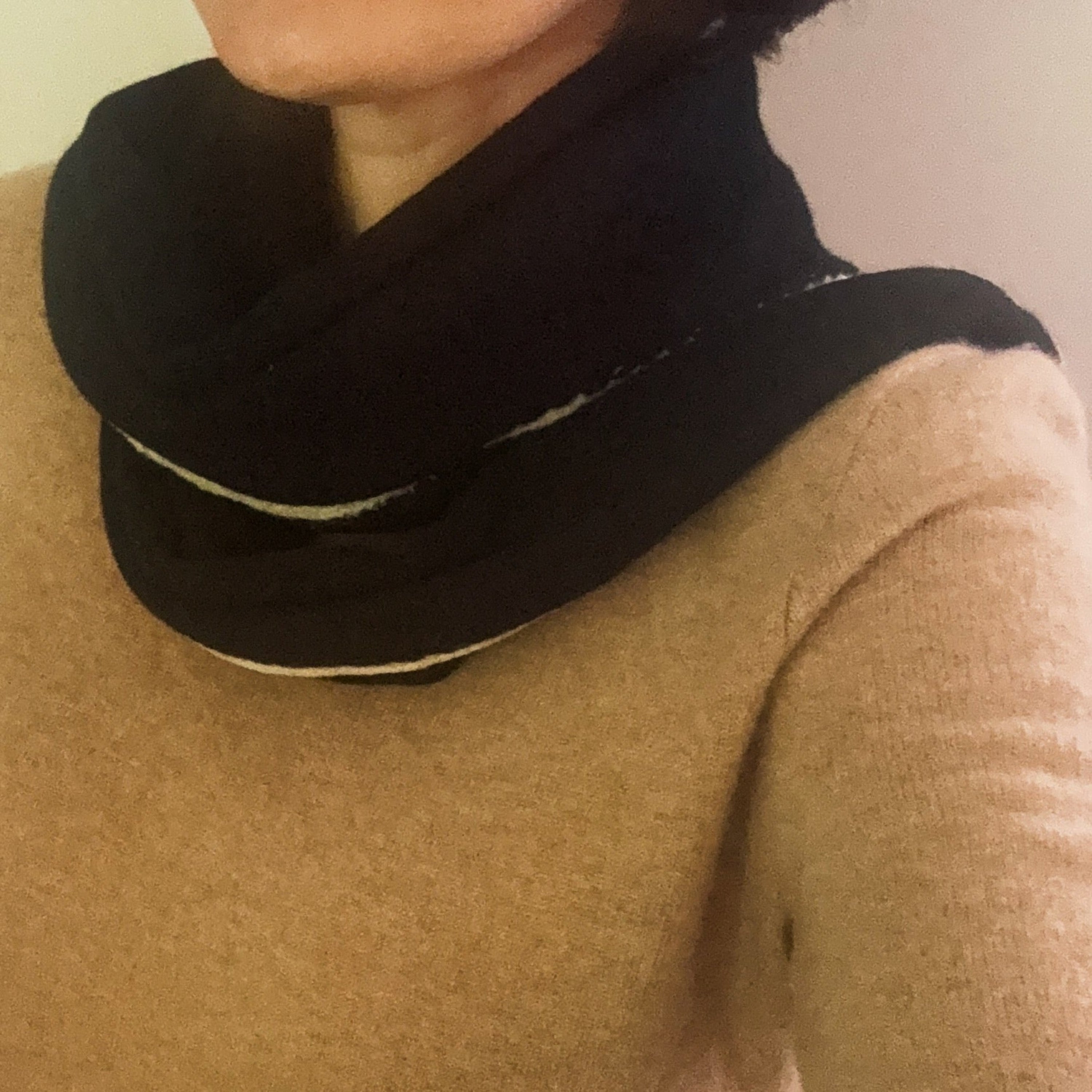 Slim Minimalist Knit Scarf – Two-Tone Cozy Yarn