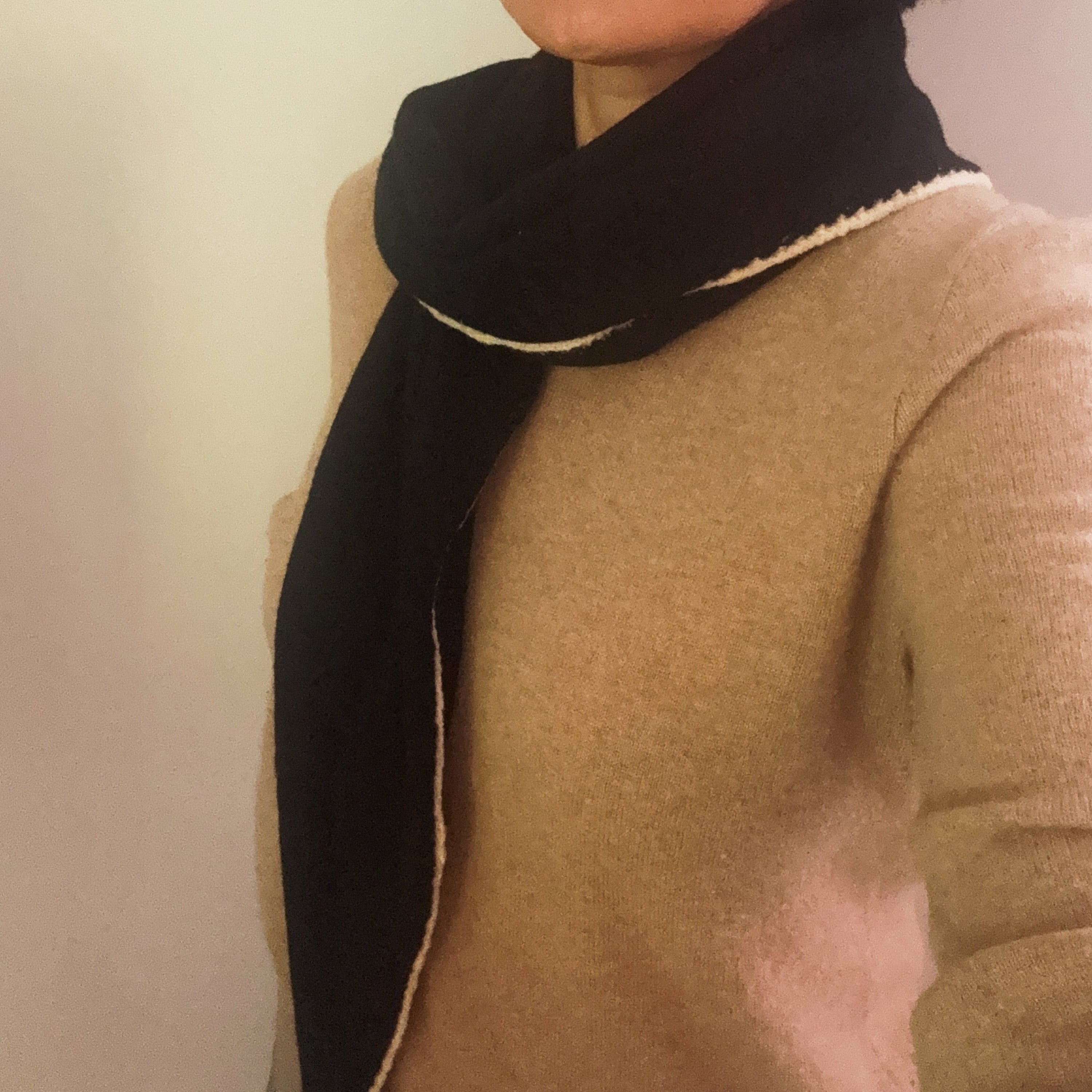 Slim Minimalist Knit Scarf – Two-Tone Cozy Yarn